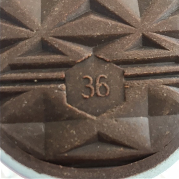 Merry Scott Women’s Sneakers.
Size 36. US 6 - Picture 6 of 8